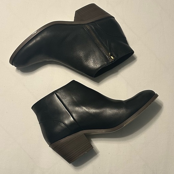 Vintage Gap Black Side Zipper Ankle Boot - Picture 5 of 11